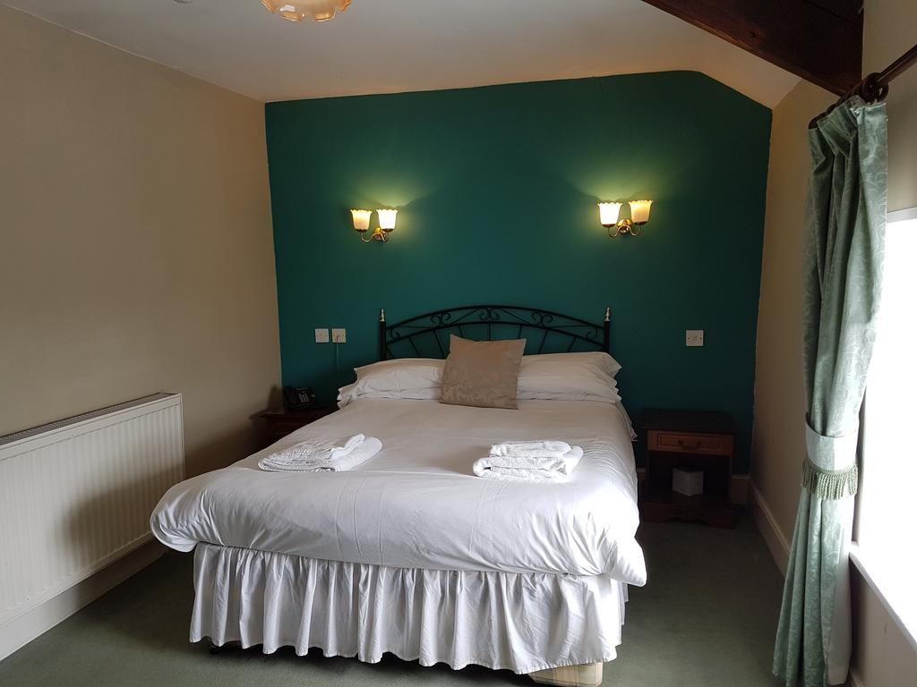 The Black Lion Royal Hotel Лампетер Номер фото